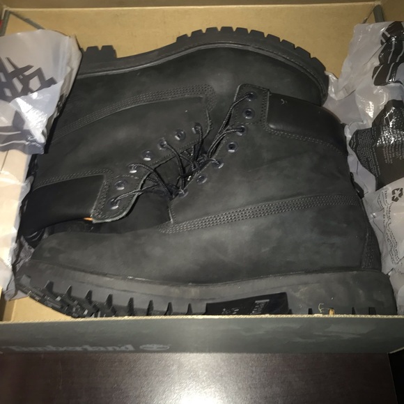 Size 10 all black timbs - Picture 2 of 2